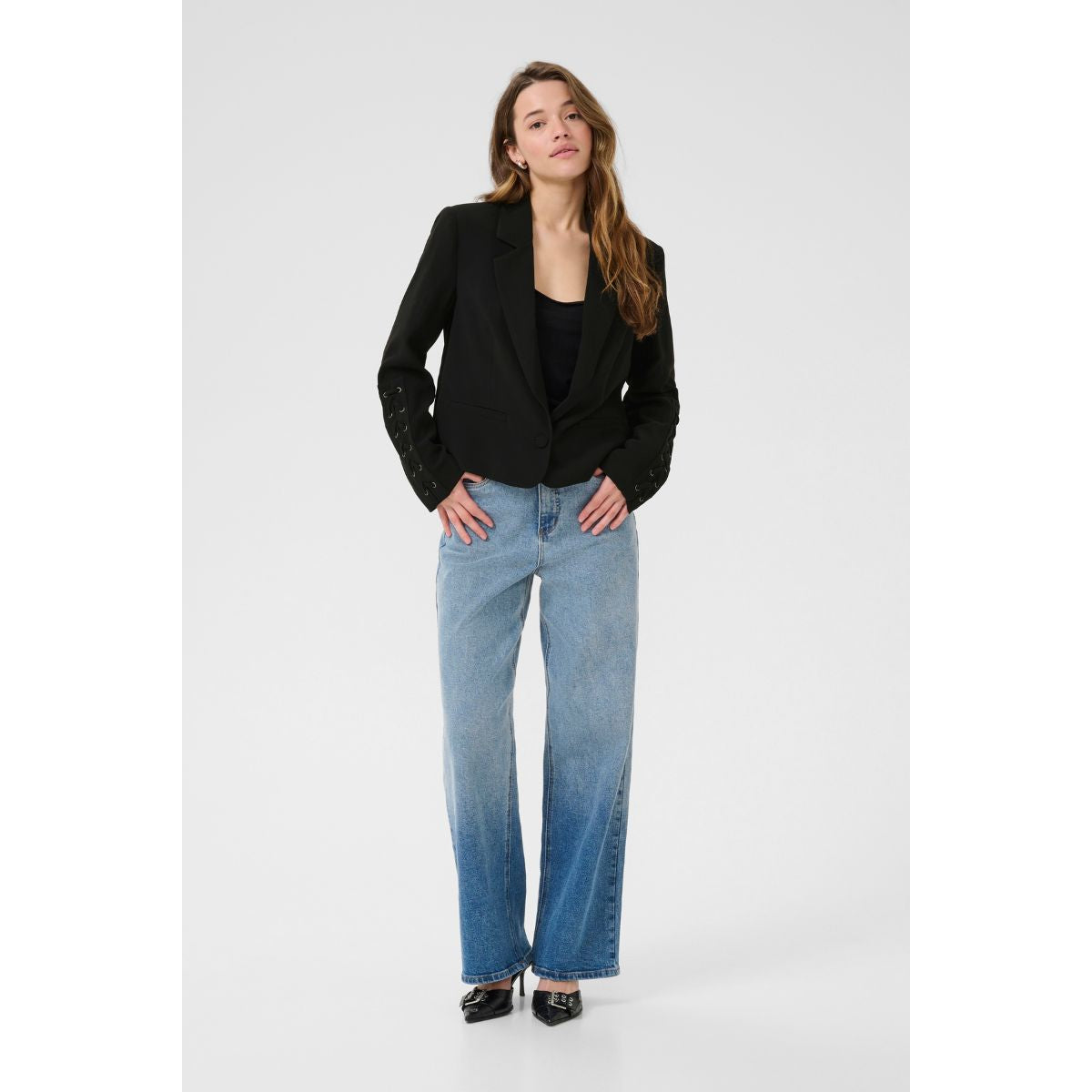 Ella™ | Kort Sort Blazer med Elegante Detaljer