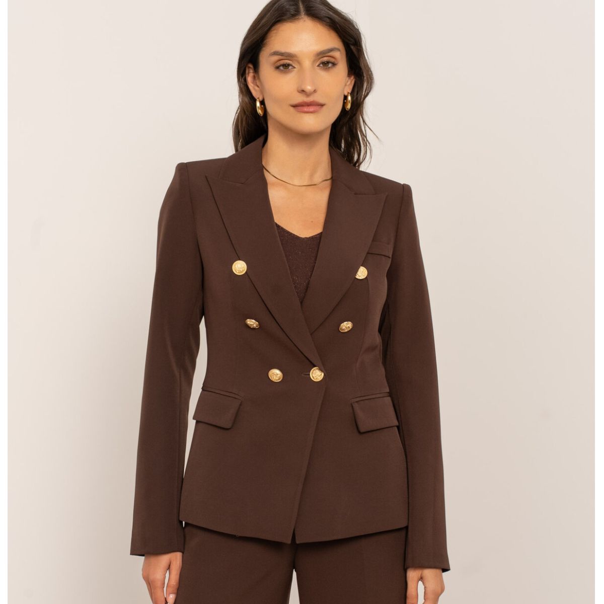 Amalie™ | Tidløs Chokolade Blazer med Guldknapper