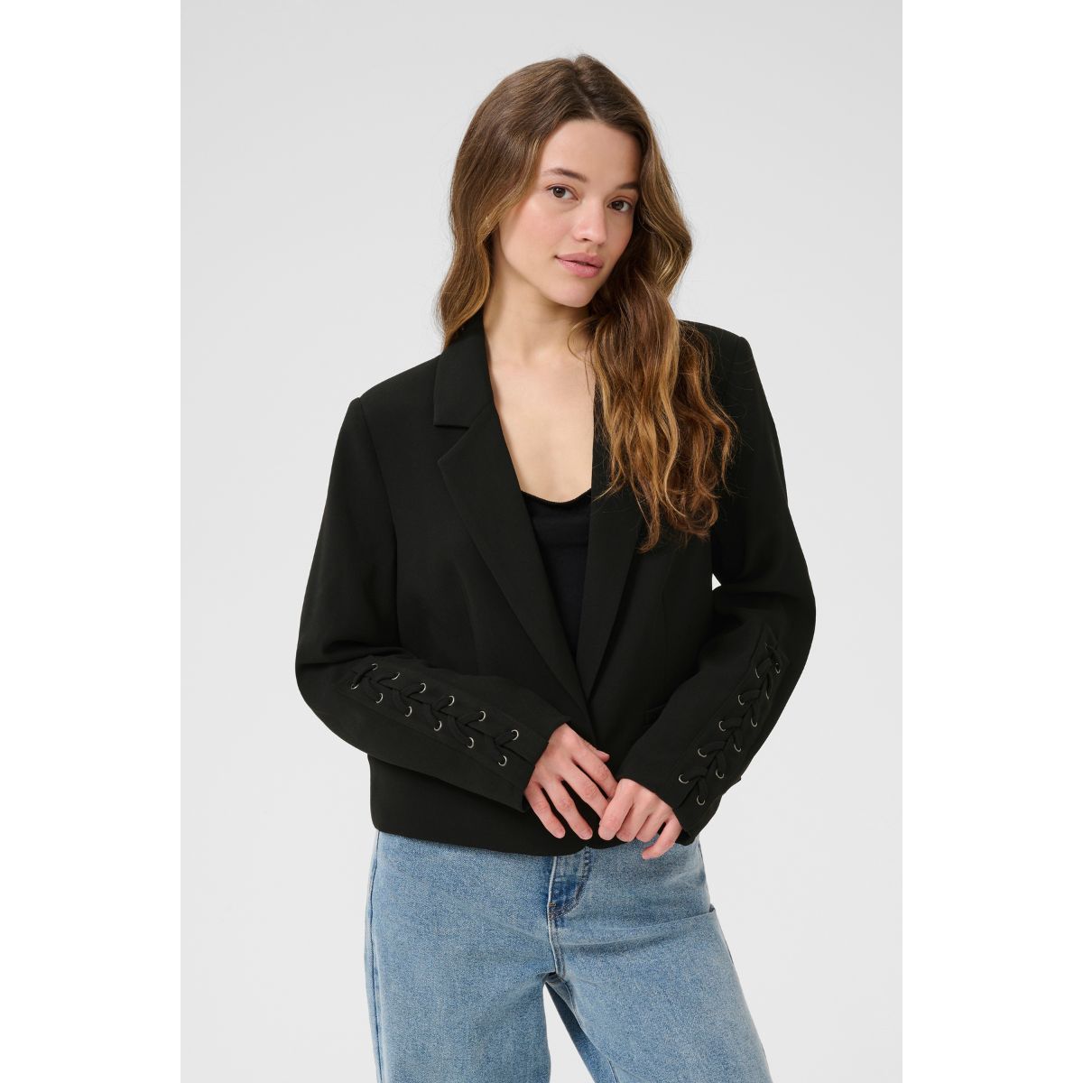 Ella™ | Kort Sort Blazer med Elegante Detaljer