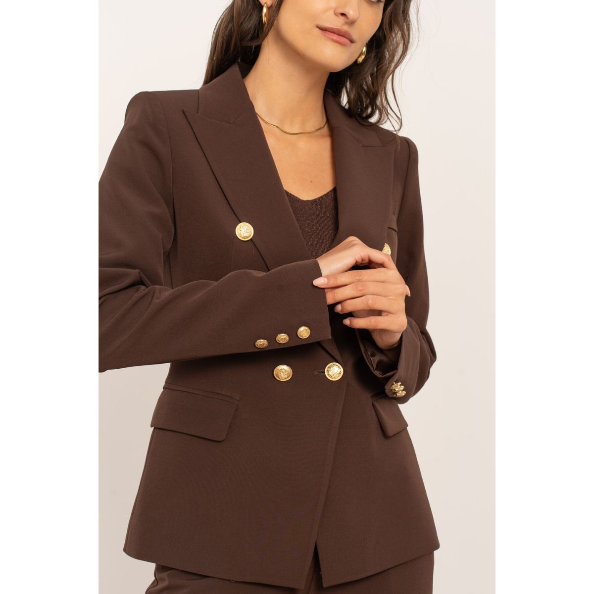 Amalie™ | Tidløs Chokolade Blazer med Guldknapper